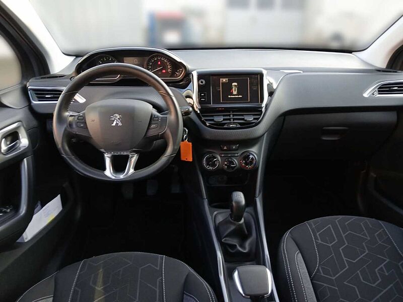 Peugeot 2008 1.2 12V VTi > Active< / Allwetterreifen